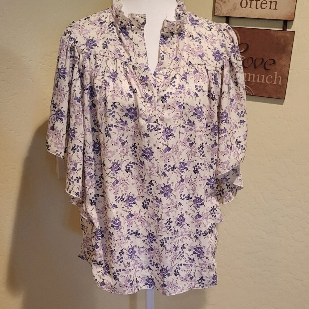 Bishop + Young Flutter sleeve Floral Blouse NWOT Size Small Cream/Blue